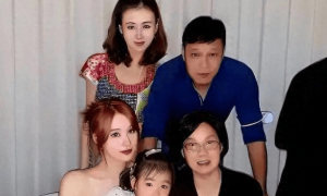 范志毅妈妈和孙女游轮旅行，70多岁很时髦，剪学生头发型气质不俗