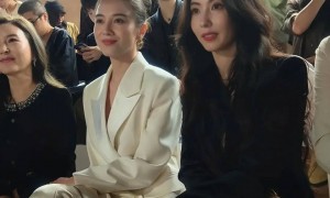 44岁宋佳同框45岁张柏芝，同穿西服外套状态稳赢，没生过娃更耐老