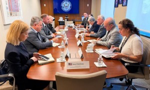 乌官员会见美总统特使 讨论乌美首脑会谈重点